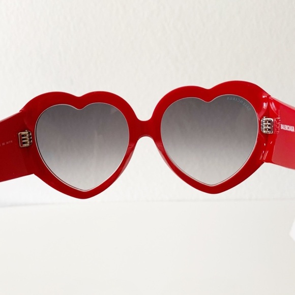 SOLD E Balenciaga Heart Sunglasses, New - Picture 14 of 14